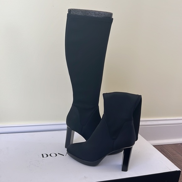 Donald Pliner - Picture 3 of 7